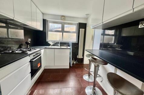 A Remarkable 3 bedroom house near Leytonstone
