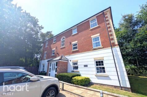 2 bed flat/apartment for rent in King Johns Street, Fleet