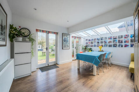 1385074-1-6925cc7...