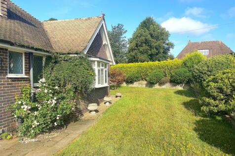 14 Ravens Close - Front Garden2.jpg