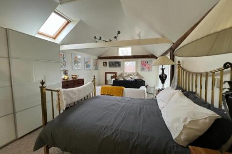 Studio Bedroom/Sitting Room Area