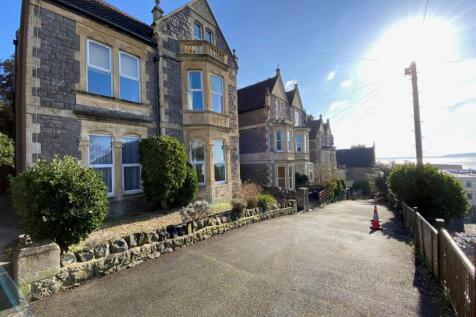 Well presented spacious top floor flat with sea views, one double bedroom, lounge, modern kitchen/breakfast room with oven & hob, spacious hall, modern bathroom, gas central heating, double-glazing, c
