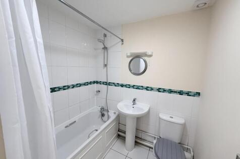 17 Market square bathroom.jpg