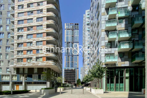 Stunning Studio apartment luxuriously appointed, finished, and equipped for contemporary 21st century living situated in an iconic new landmark development five minutes by foot from the financial hear