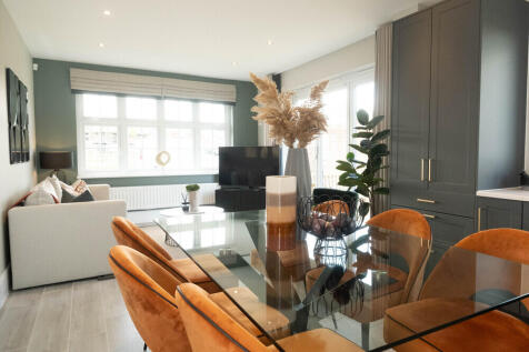 Dining / family of the Shaftesbury, a 4 bedroom house