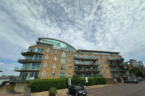 This luxury riverside apartment comes with two double bedrooms, two bathrooms, fully integrated kitchen, underground secure bike storage, concierge and ample storage space.