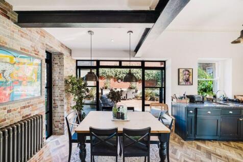 5 bed, 3 bath Detached in Bristol - Photo 8