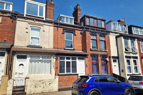 This beautifully refurbished two-bedroom through terrace offers stylish and modern living in a quiet street just half a mile from St James’s Hospital and within easy reach of Leeds city centre. The pr
