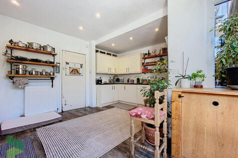 Fitted Dining Kit...