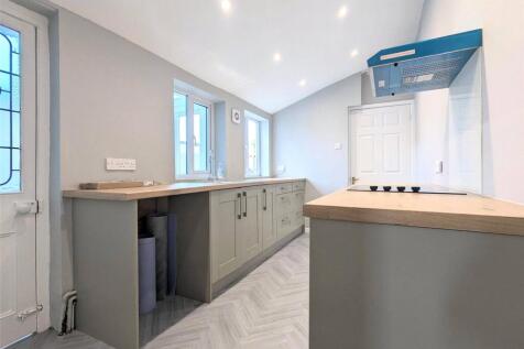 Lower Hanham Road, a modern, stylish two bedroom period home, located in the popular area of BS15, the property also benefits from a rear garden. Offered unfurnished and available mid September. NO De