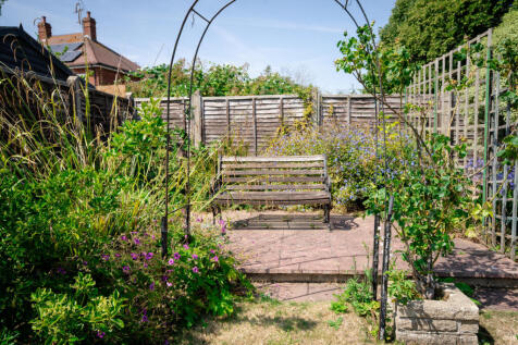 N.E 5a Lodge Farm Drive-14.jpg
