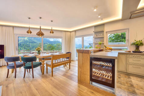 Kitchen &amp; Dining Are