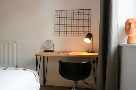 A stylish and well-organized double bedroom fea...