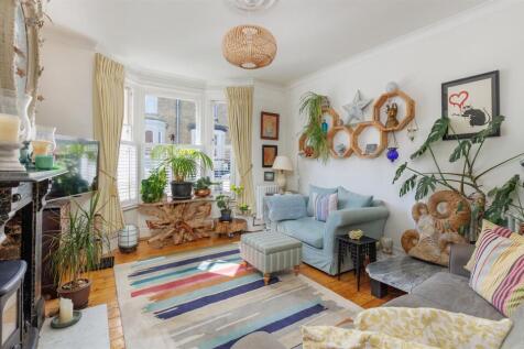Spacious sitting room