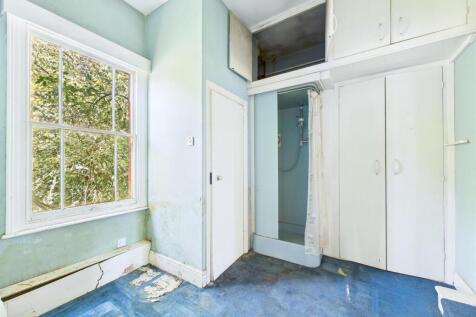 Ante Room to Bedroom 2