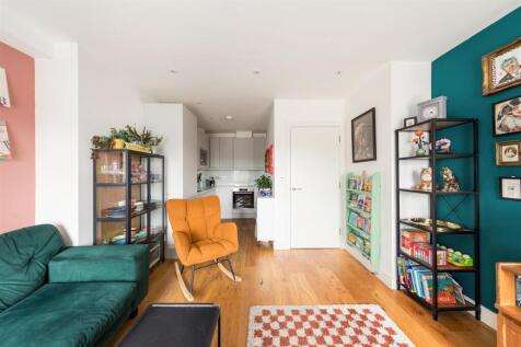 Lemna Road, E11