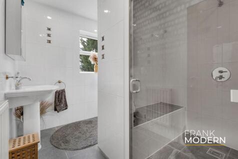 Bedroom Three En-Suite