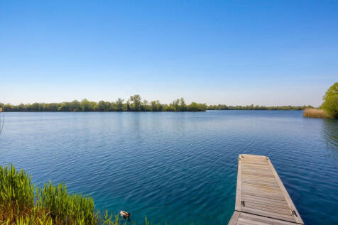 Uninterrupted lake views - pontoon