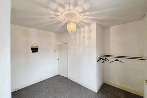 Rear bedroom