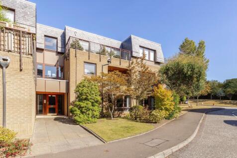 Immaculate two bedroom, two bathroom furnished property with private parking in Rocheid Park, a popular development in the Fettes area.