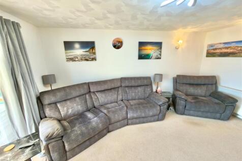 Lounge 2.jpg