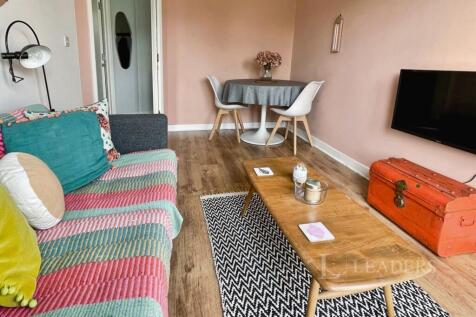 Lounge/Dining
