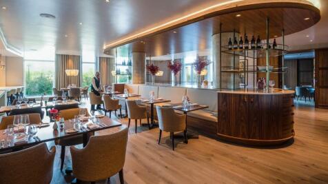 Landsby dining area