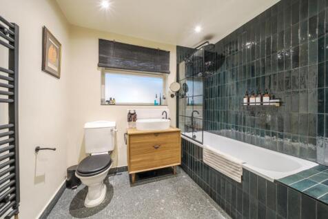 1 bed, 1 bath Flat in London - Photo 8