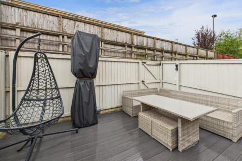 CAM03729G0-PR0079-STILL021