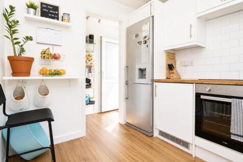 Kitchen2.jpg
