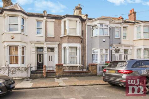 W J Meade are delighted to offer for let this ground floor Victorian conversion with private 30ft garden. The property comprises bedroom, lounge, modern kitchen and bathroom. This property has been de