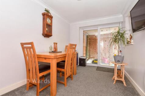 Dining Room/ Bedroom 3