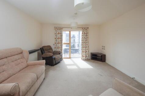 150 Queensway Court_-7.jpg