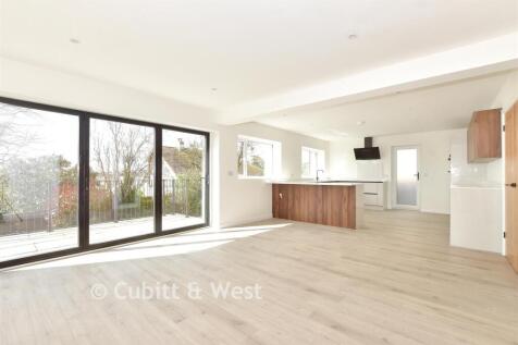 Kitchen/ Dining Room