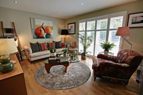 Flat 2 6 Holford Way - reception-window