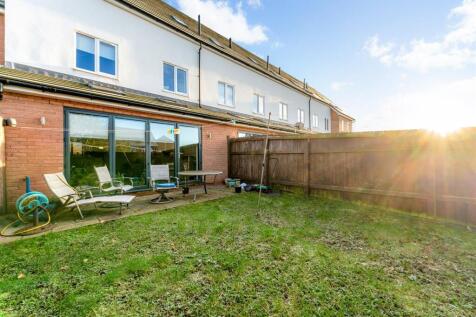 6 Lark Hill Court-8.jpg