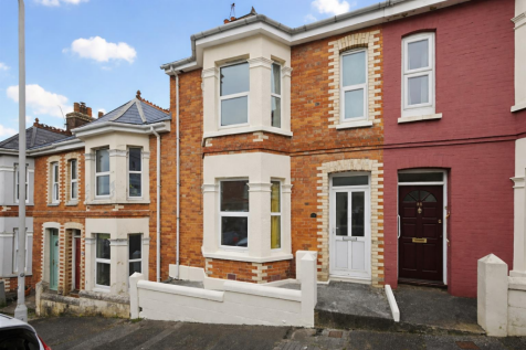 Main Shot Without Sign 28 Kinross Avenue.png