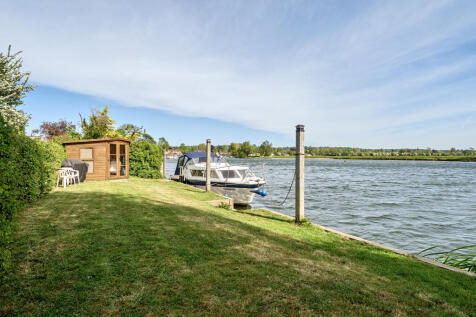 MOORING AND RIVERSIDE