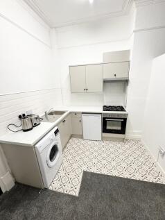 Enjoy the convenience of city living in the heart of Leeds city centre with this well-managed property from Samara Lettings.