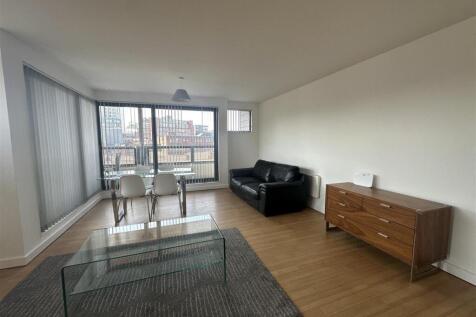 FIVE STAR APARTMENTS - Exclusive to Buckley Frayne Agecroft House is located in the very heart of the Northern Quarter with access to both Piccadilly and Victoria train stations within minutes walk an
