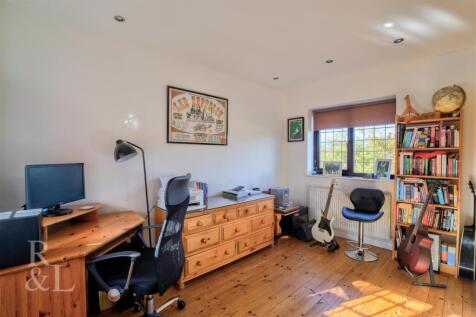 5 Killerton Park Drive (8).jpg