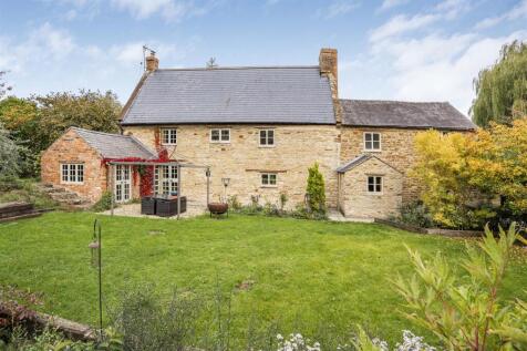 Lower End Farmhouse, 10 High Street, Tiffield.jpg