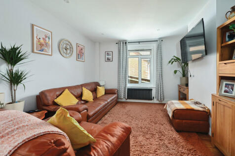 11 Cambridge Road...