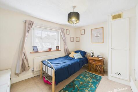 CAM02773G0-PR0378-STILL006