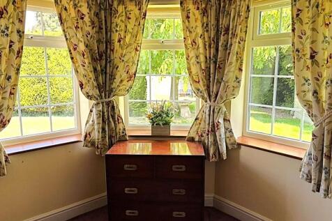 Bridge Cottage, Church St - Bay window.jpg