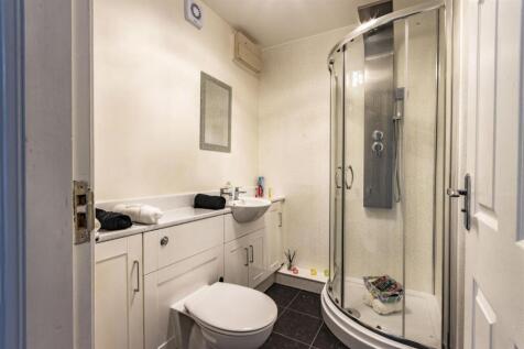 'Jack & Jill' Shower Room