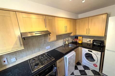 FITTED KITCHEN