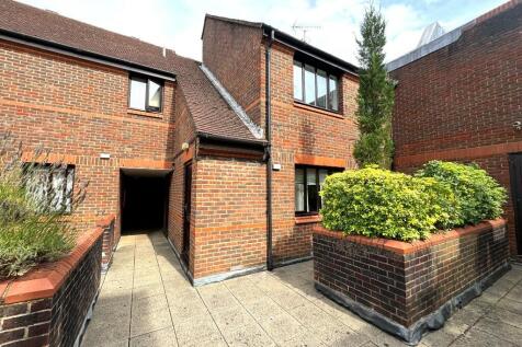 1 bed flat/apartment for rent in Victoria Street, St. Albans, Hertfordshire, AL1