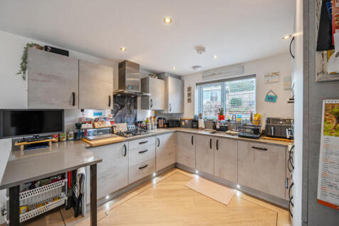 1373864-12-690341...