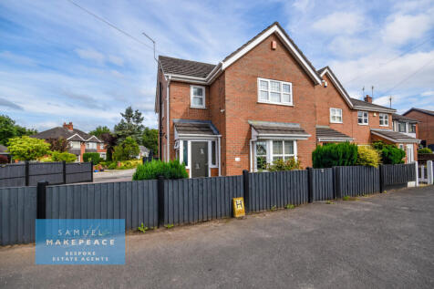 Three Bedroom Detached Property with Large Corner